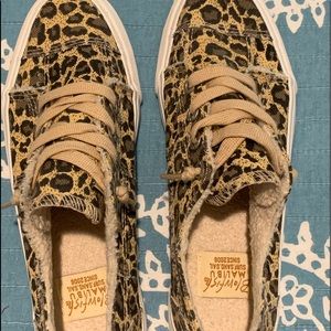 Leopard skin tennis shoes